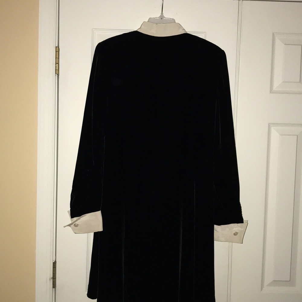 Women’s Dress button down - Picture 2 of 3